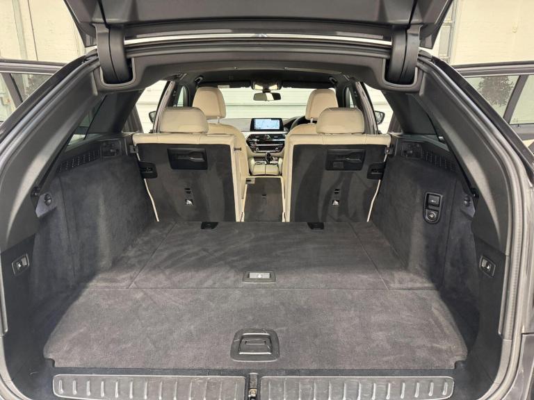  BMW 5 Series 3.0 530d M Sport Touring 5dr Diesel Auto xDrive Euro 6 (s/s) (265 ps) Diesel Automatic