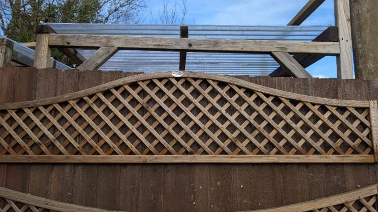 Hillside Omega trellis top