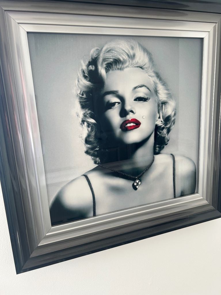 Marylin jewelled photo 