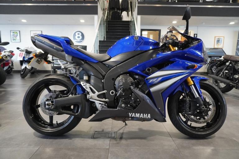 Yamaha YZF-R1, 2007, Blue with just 18818miles Only £5749. 