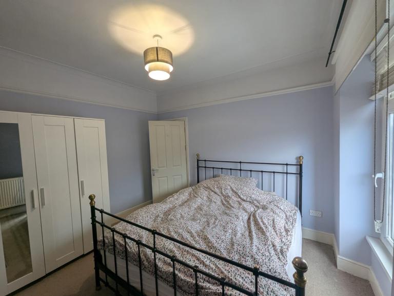 Double furnished room available 