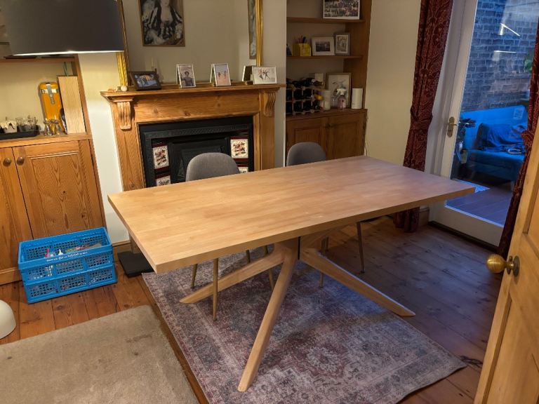 Dining Table seats 6-8 people