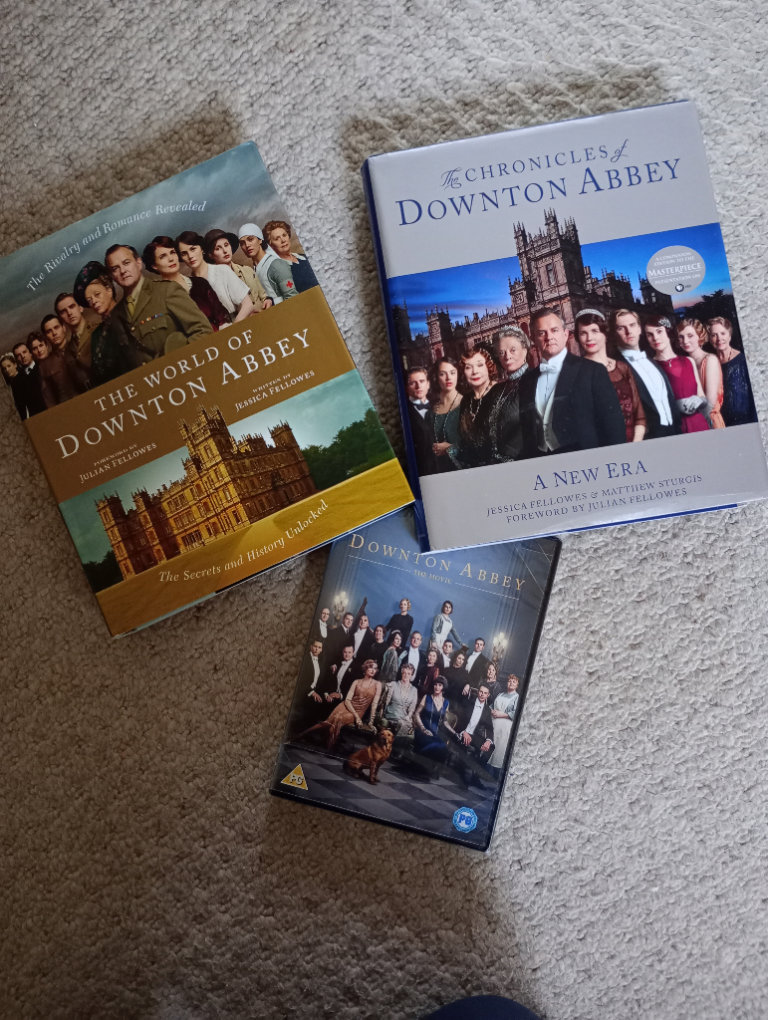 Downtown Abbey - Books and The Movie DVD