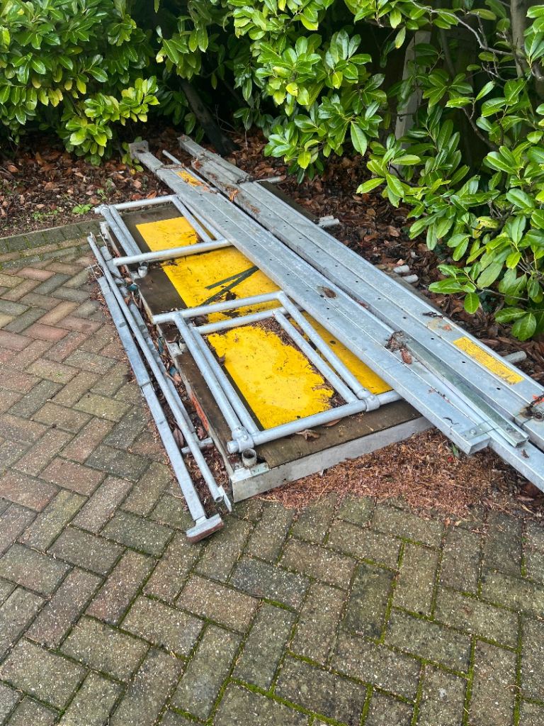 Easy deck scaffolding 