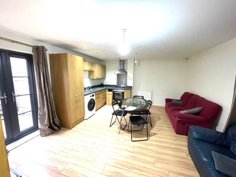 2 bed town house gated access