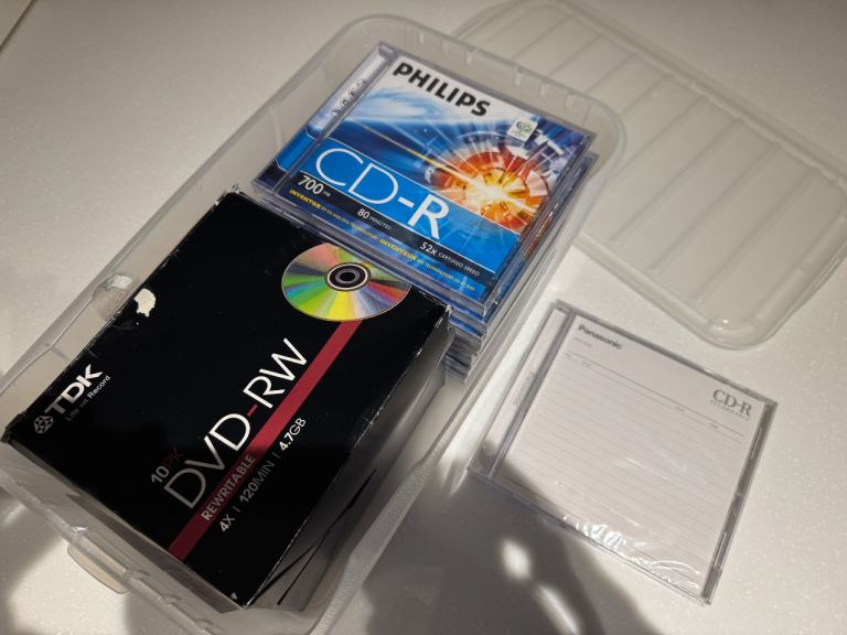 image for 10x Re-writable CDs and 8x Re-Writable DVDs job lot