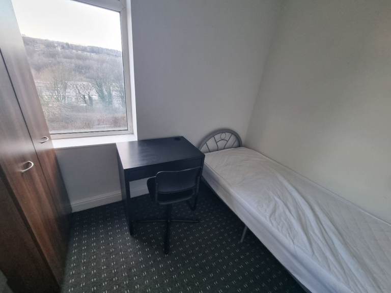 Single Room in Huddersfield 