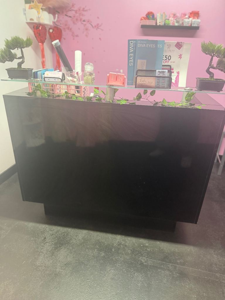 High Gloss Reception Desk – Salon/Clinic/Office Reception Counter – Excellent Condition