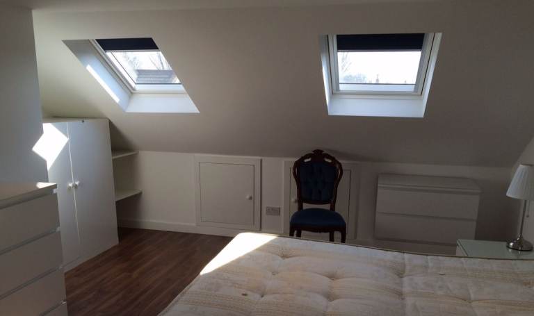 SHORT TERM 1 MONTH LARGE DOUBLE ROOM WITH ENSUITE BATHROOM, 4 MIN TUBE