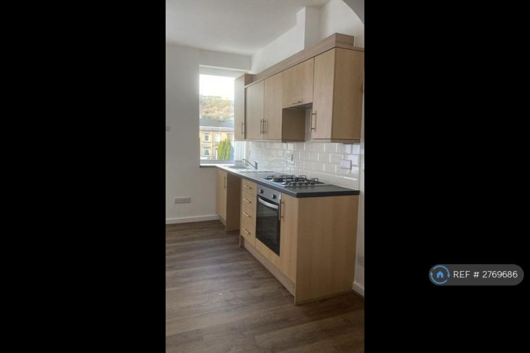 Studio flat in Leymoor Road, Golcar, Huddersfield, HD7 (#2769686)