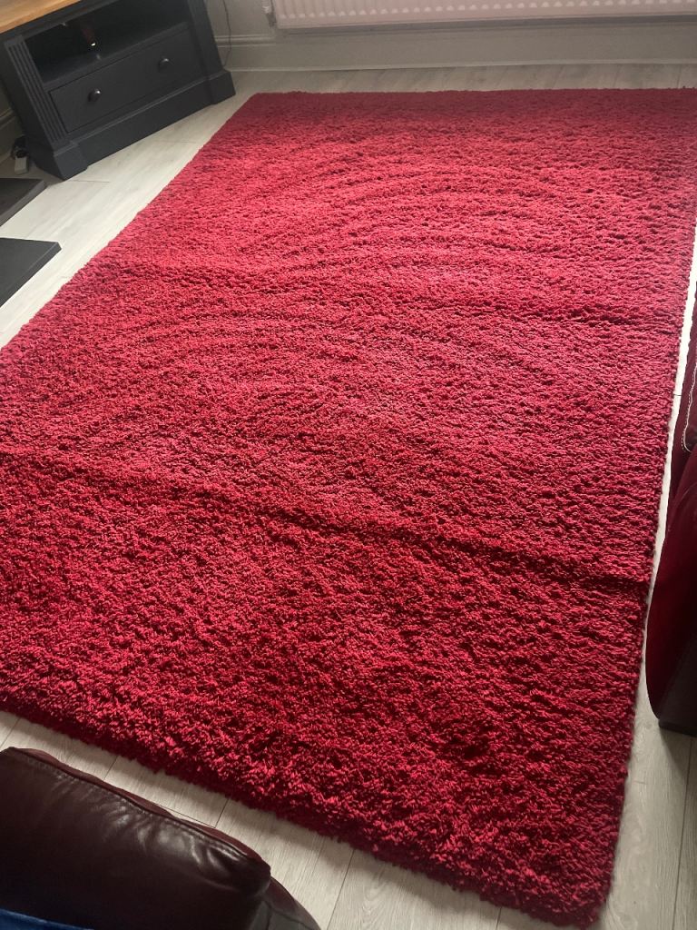 Large Red Shaggy Rug – Good Condition