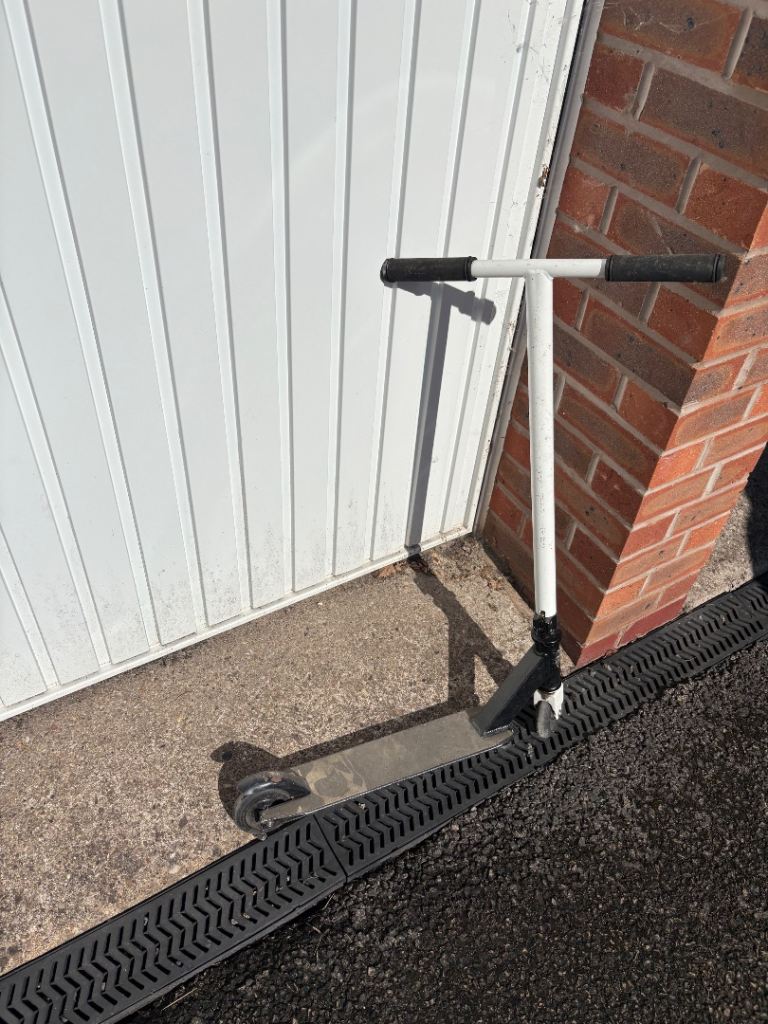 White Stunt Scooter – Good Condition, Ready to Ride