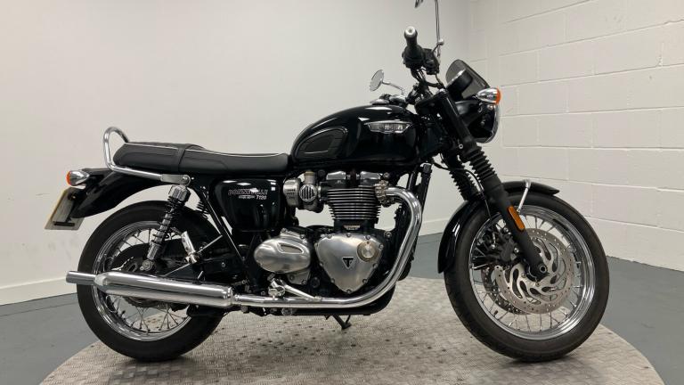 2020 Triumph Bonneville Bonneville T120 Black [Jet Black] TRADITIONAL PETROL Manual