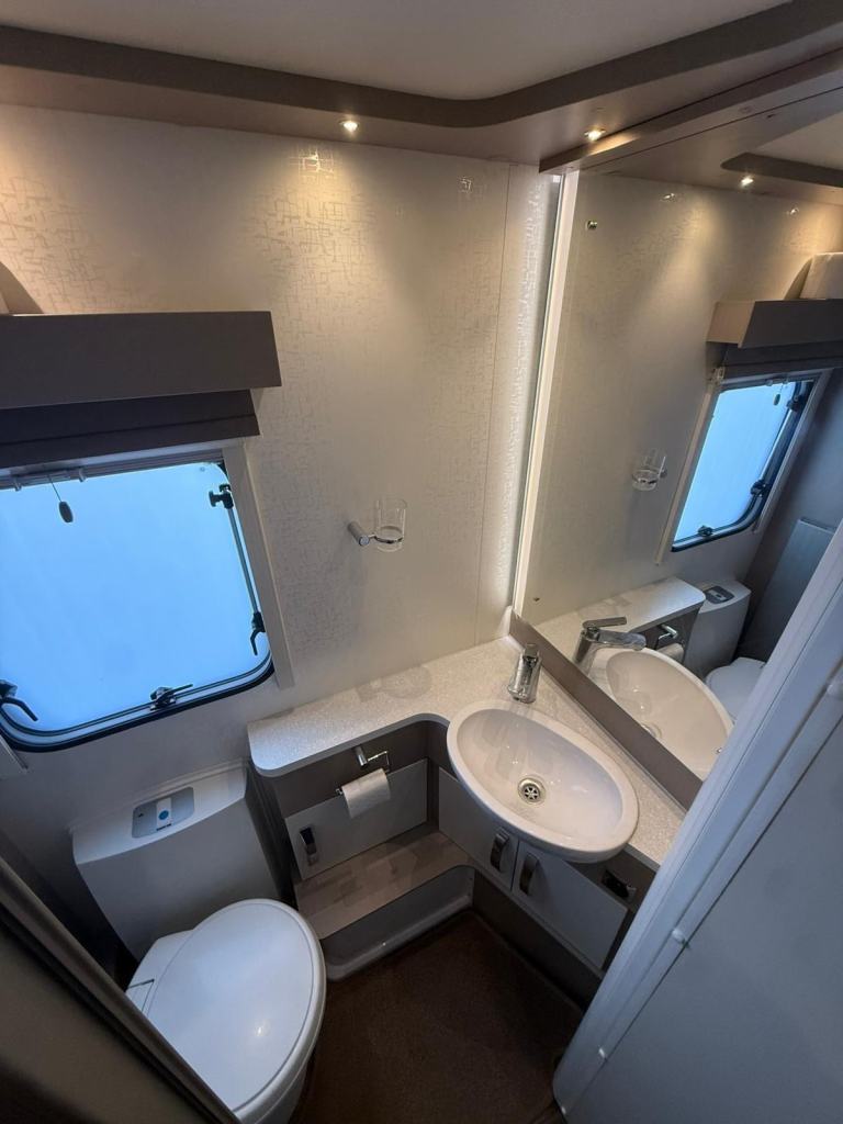 2015 STERLING ECCLES SE SAPPHIRE - 4 BERTH CARAVAN 