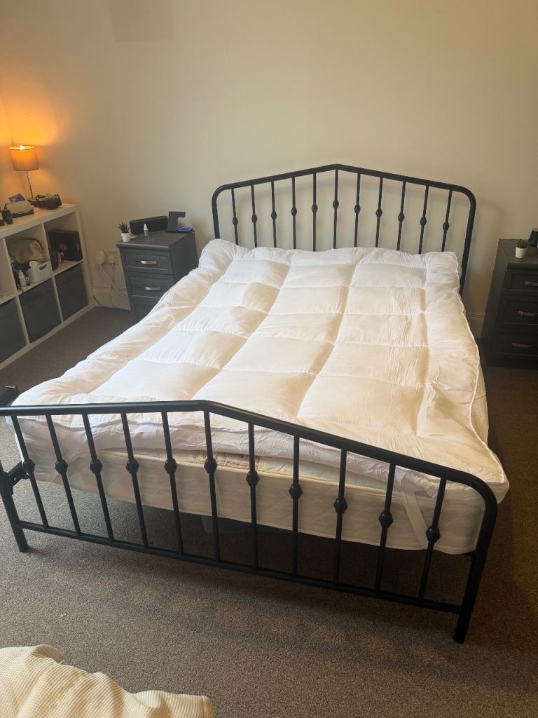 King Size Mattress Amazing Condition Windsor Orthopaedic