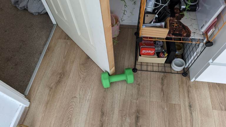 Pair of Green Neoprene Dumbbells (8kg each / 16kg total) - Great Condition