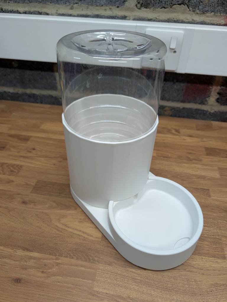 Pet Water Bowl with Tank