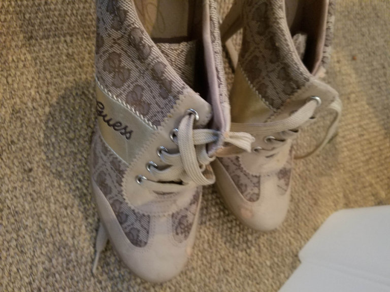 Guess golden and beige ankle boots 