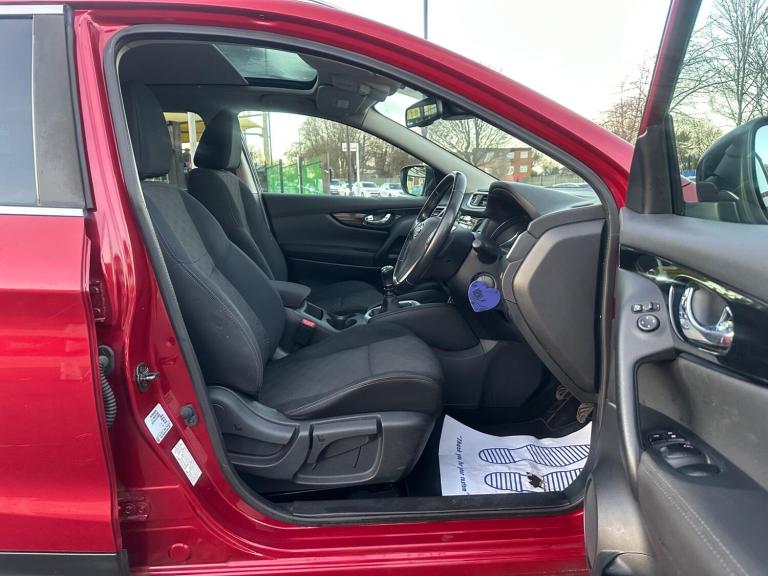 2015 Nissan Qashqai 1.2 DiG-T N-Tec+ 5dr HATCHBACK PETROL Manual