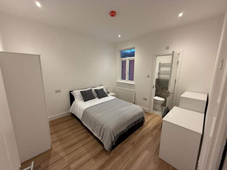 Studio Room Available For Rent / DSS