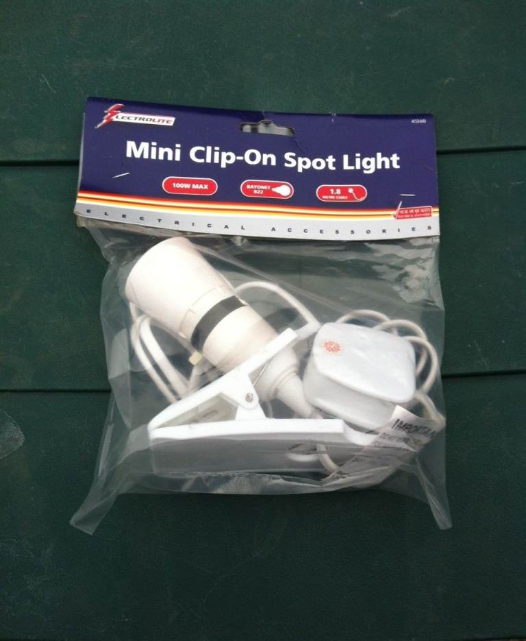 1 x MINI CLIP-ON LAMP HOLDER WITH 1.8M LEAD ( NEW ) £ 5 - nice bargain