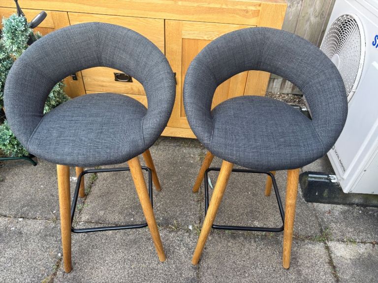 2 x Breakfast stools