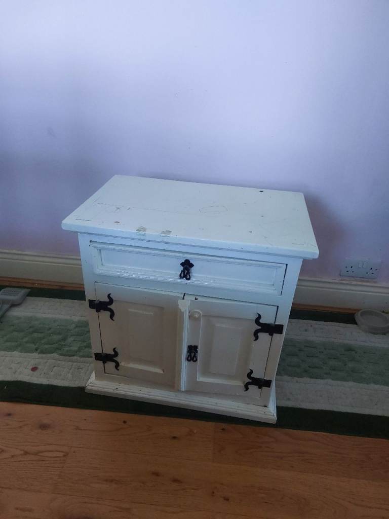 Free bedside table x1