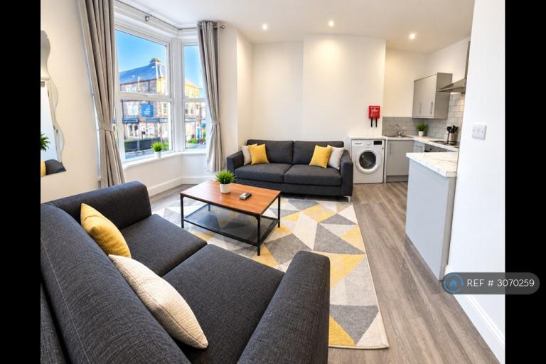 1 bedroom flat in City Road, Cardiff, CF24 (1 bed) (#3070259)
