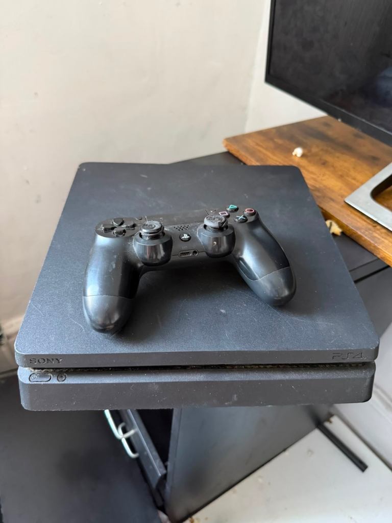 Sony PlayStation 4 Slim (PS4) with Controller – Good Condition