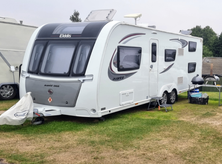 2017 Elddis Avante 866 – 6 Berth, Twin Axle, 8ft Wide – Motor Mover + Air Awning