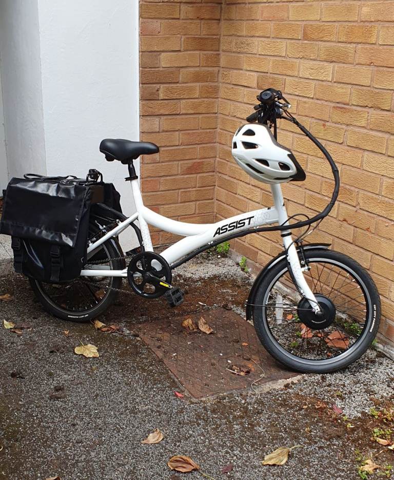 Halfords Assist Electric Bike 250w excellent condition hardly used with extras