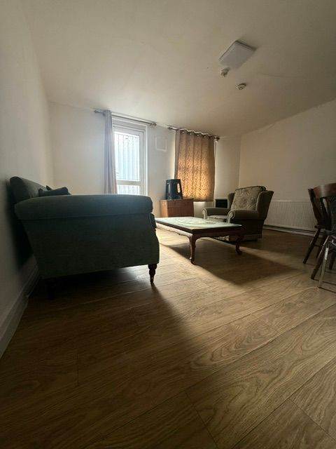 Spacious 3-Bedroom Flat – High Street, Hounslow