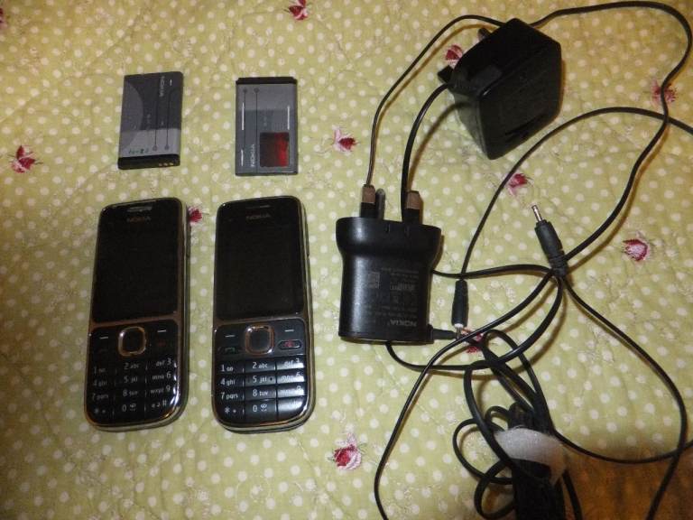 2 NOKIA C2 SMALL MOBILE PHONES - TOUGH NON SMARTPHONES & CHARGERS & BATTERIES £10 EACH OR 2 FOR 18