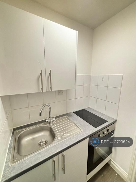 Studio flat in The Vale, London, NW11 (#2723624)