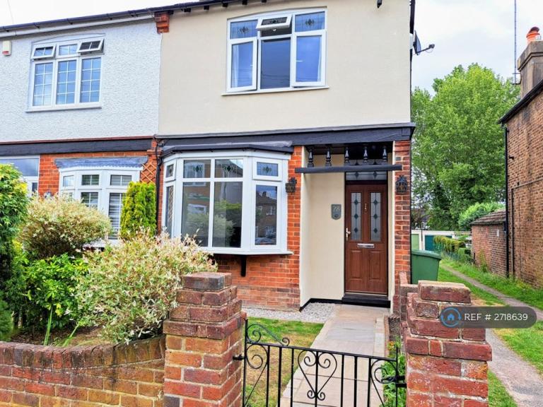 2 bedroom house in New Road, Shenley, Radlett, WD7 (2 bed) (#2718639)