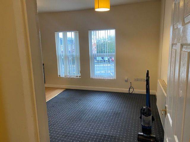 One Bed flat for Rent above the shop 