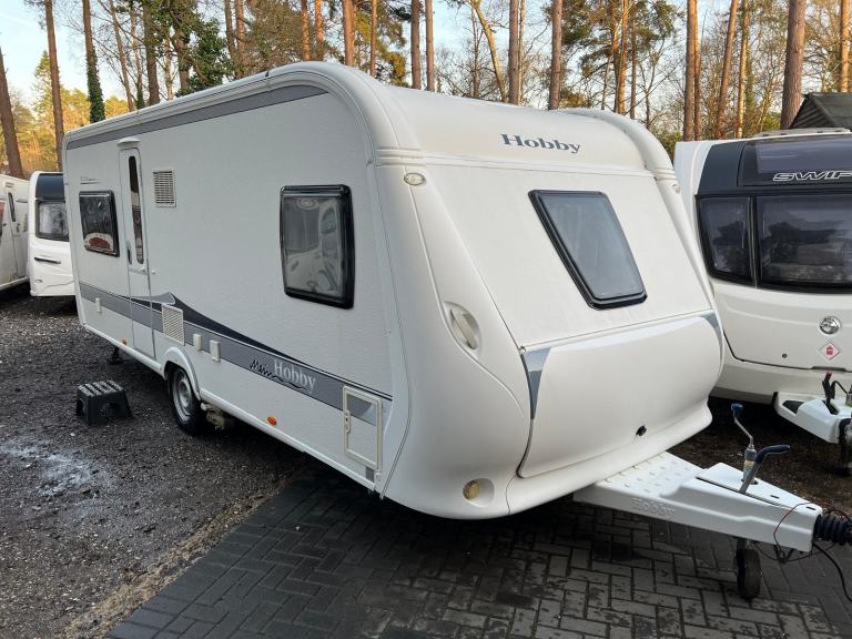 HOBBY DELUXE 560 - FIXED BED - 4 BERTH - MOVER - EXCELLENT CONDITION 