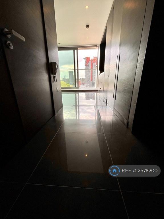 Studio flat in Pan Peninsula Square, London, E14 (#2678200)