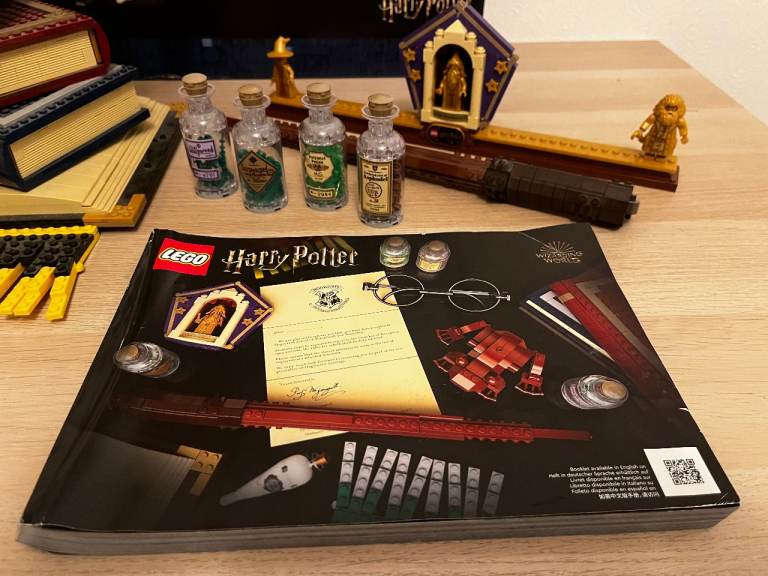 Lego Icons of Hogwarts set - with box and instructions