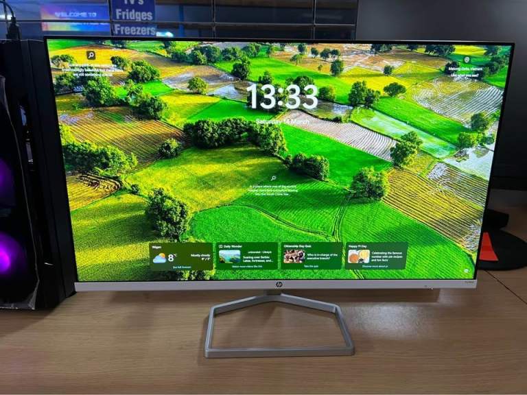 HP Series 5 23.8" FHD Monitor with Speakers - 524sa