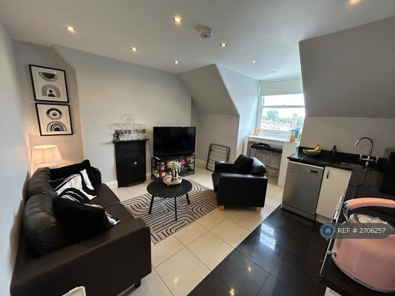 2 bedroom flat in Heath Street, London, NW3 (2 bed) (#2706257)