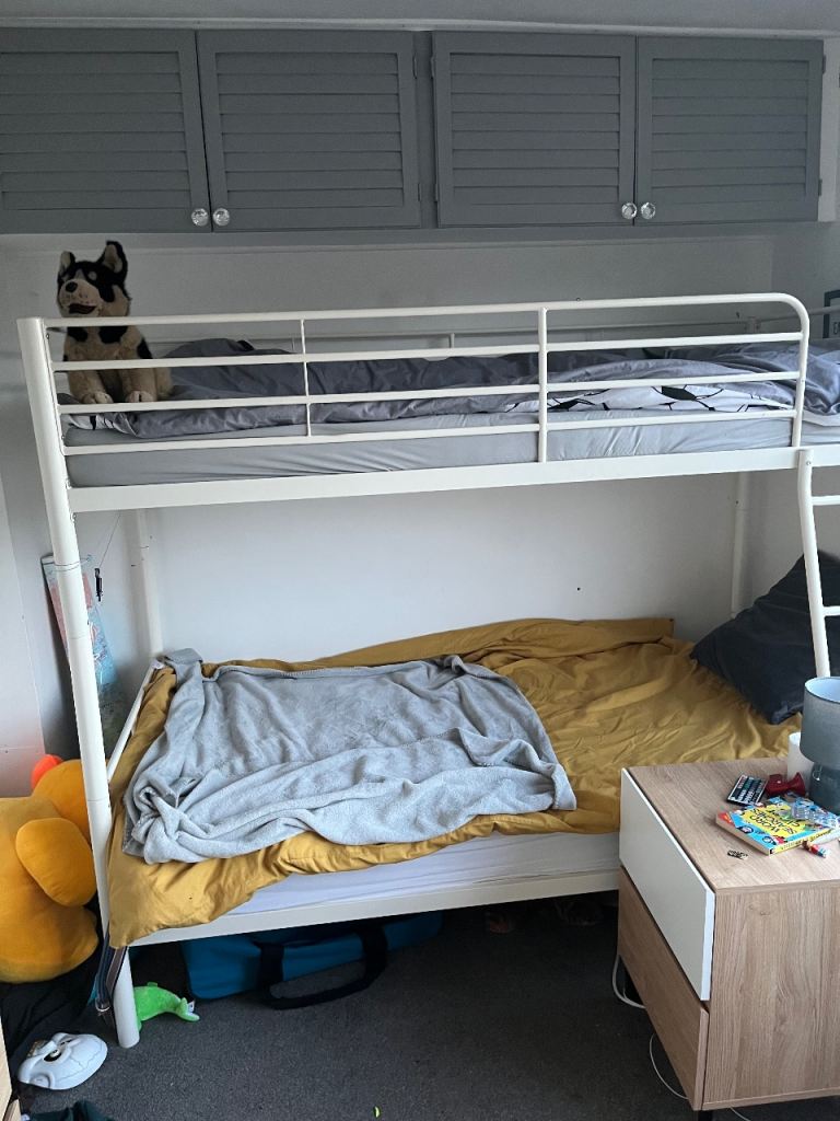 image for Free White Metal Bunk Beds