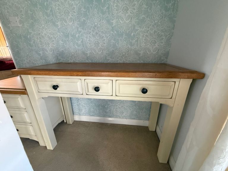 Dressing Table with Drawers – Good Condition