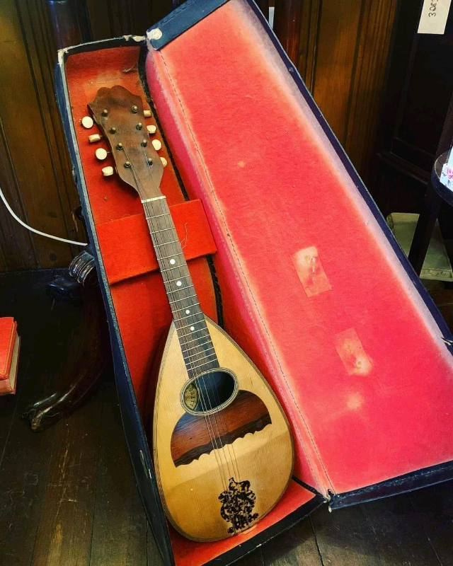 Vintage Mandolin in Good Condition (needs re-strung)
