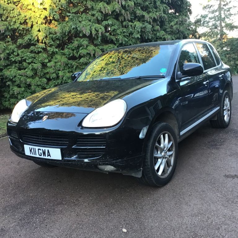 PORSCHE CAYENNE .BLACK WITH GREEN SUNLIGHT SPARCLE 