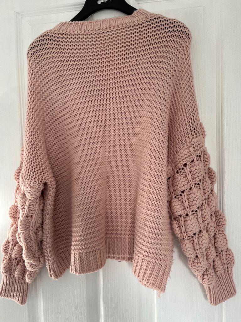 95%new Soft pink oversized knit sweater with puffy sleeves