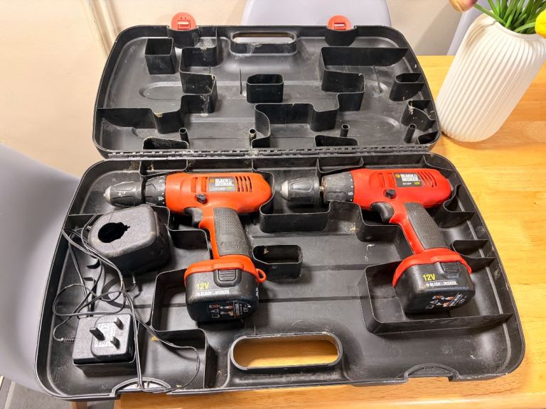 Set of 2 cordless drills