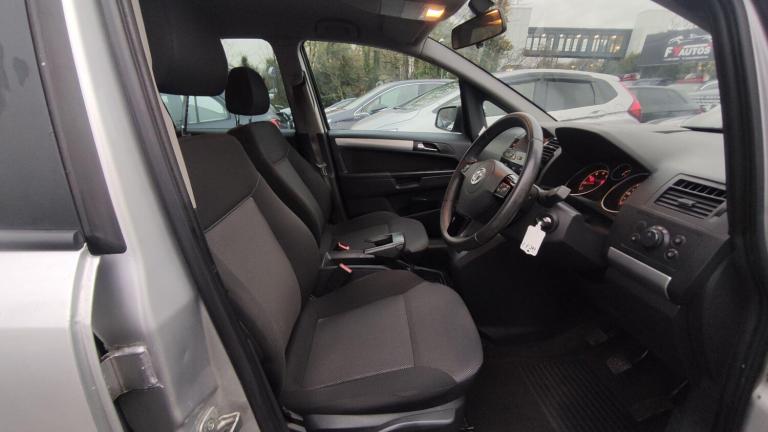 2012 Vauxhall Zafira 1.6 16V Exclusiv Euro 5 5dr MPV Petrol Manual