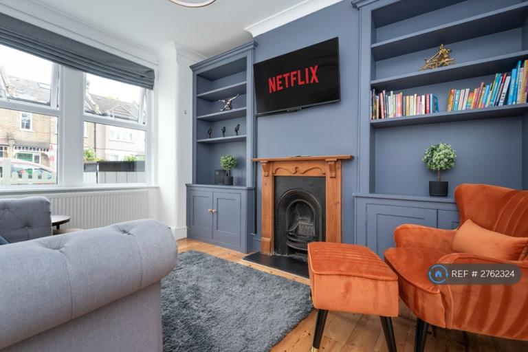 3 bedroom house in Chestnut Road, London, SW20 (3 bed) (#2762324)