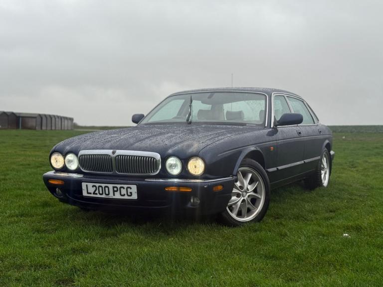 2001 Jaguar XJ 4.0 Sovereign LWB 4dr Auto SALOON Petrol Automatic